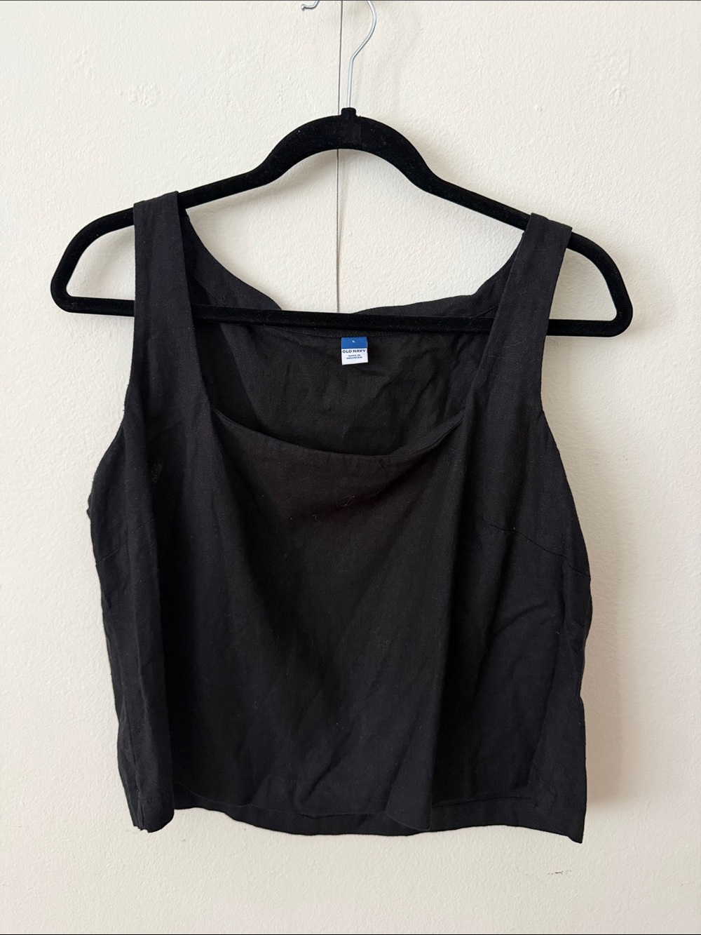 Black Sleeveless Square-Neck Tank Top -
